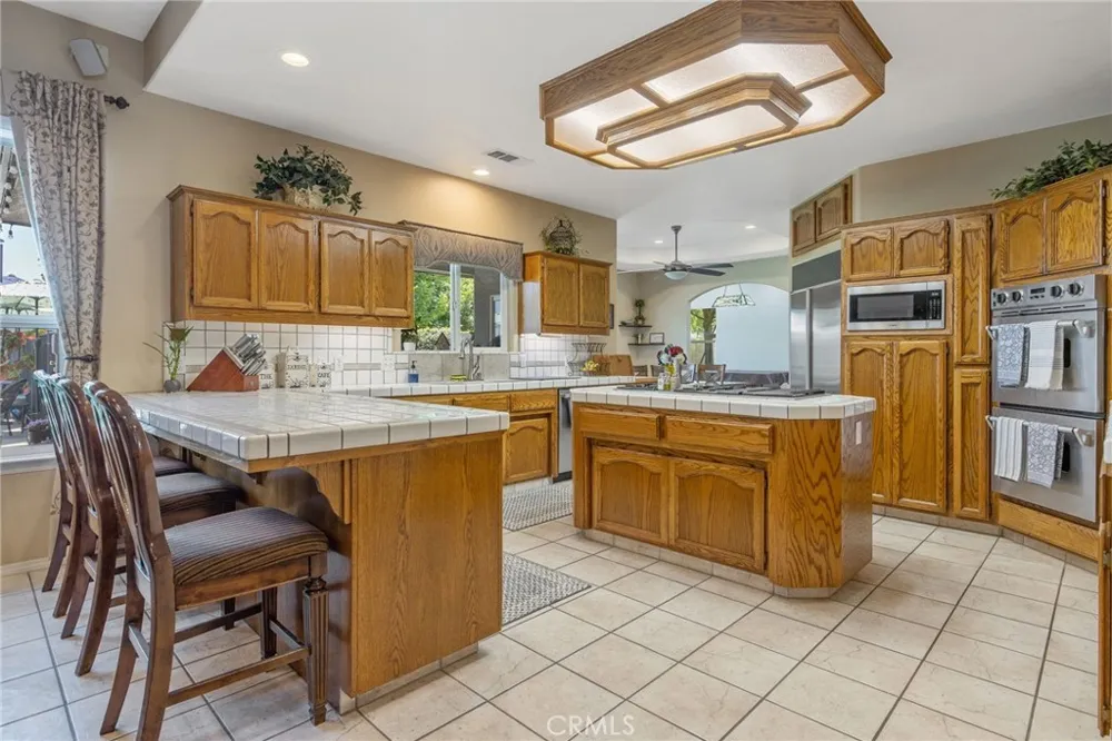 2833 E Laura Court Visalia, CA 93292
