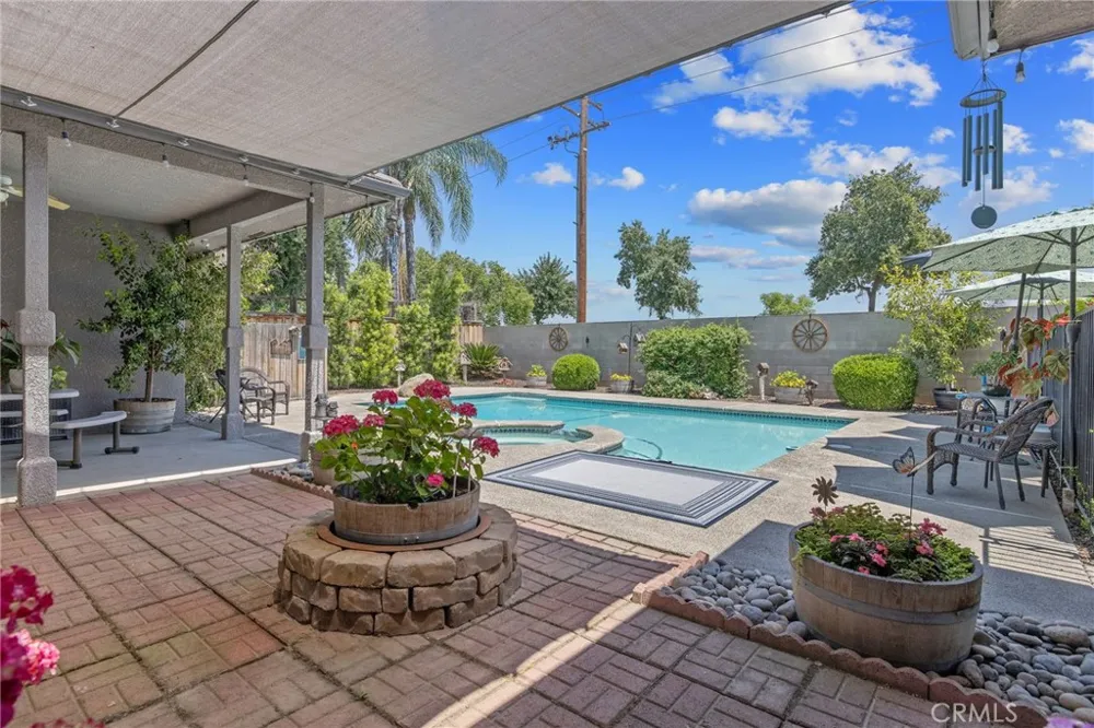 2833 E Laura Court Visalia, CA 93292
