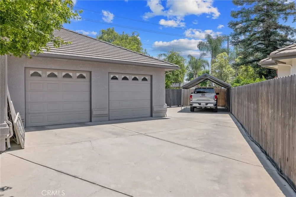 2833 E Laura Court Visalia, CA 93292