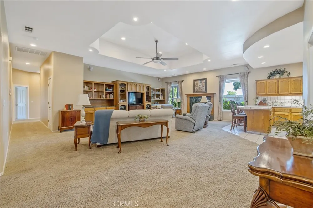 2833 E Laura Court Visalia, CA 93292