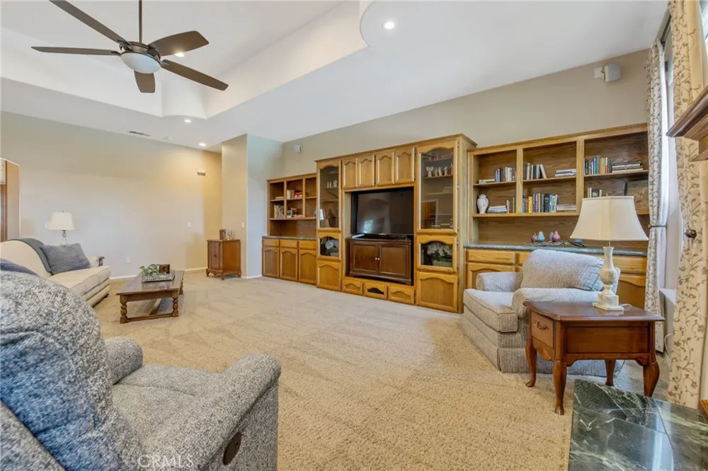 2833 E Laura Court Visalia, CA 93292