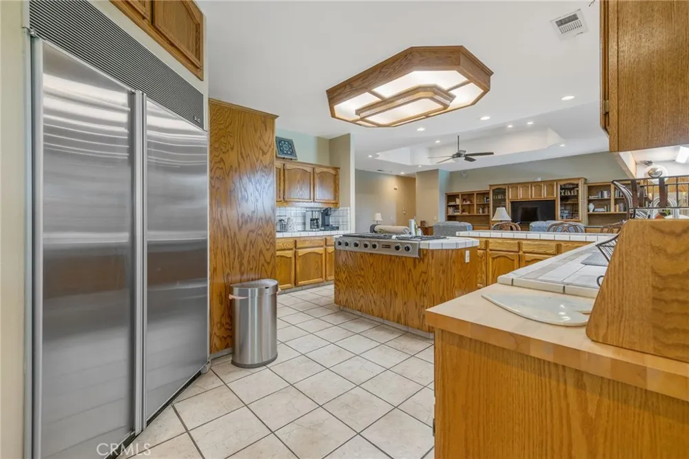 2833 E Laura Court Visalia, CA 93292