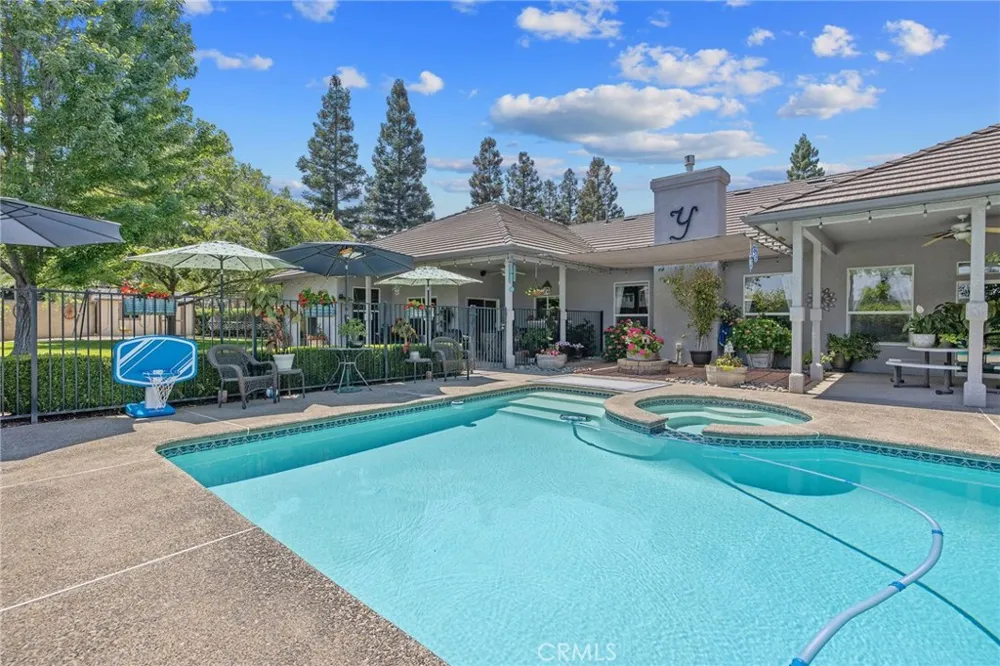 2833 E Laura Court Visalia, CA 93292