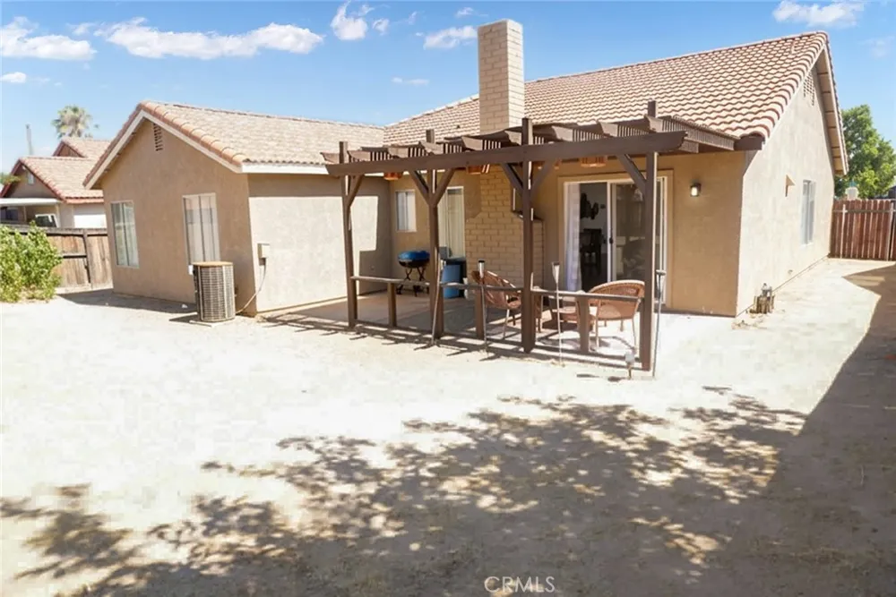 11062 Willow Adelanto, CA 92301