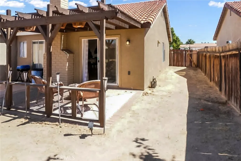 11062 Willow Adelanto, CA 92301