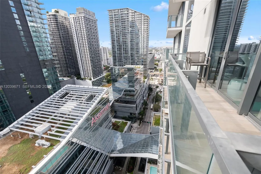 68 SE 6th St #2601 Miami, FL 33131