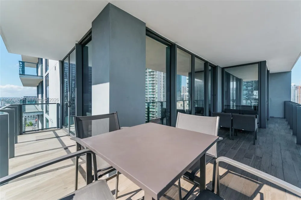 68 SE 6th St #2601 Miami, FL 33131