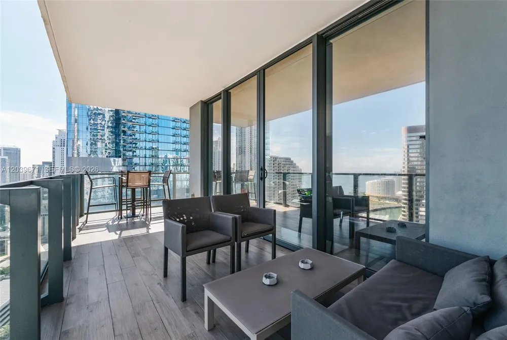 68 SE 6th St #2601 Miami, FL 33131