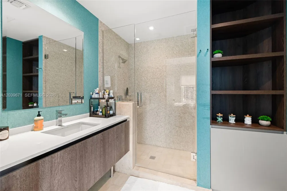 68 SE 6th St #2601 Miami, FL 33131