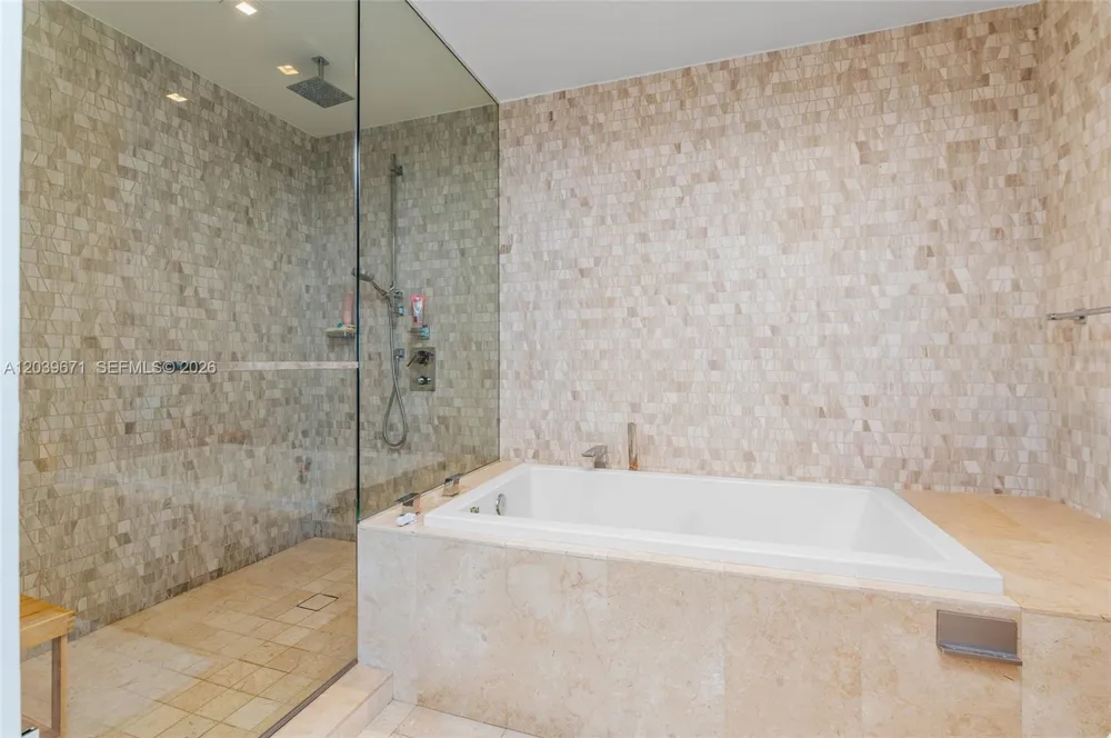 68 SE 6th St #2601 Miami, FL 33131