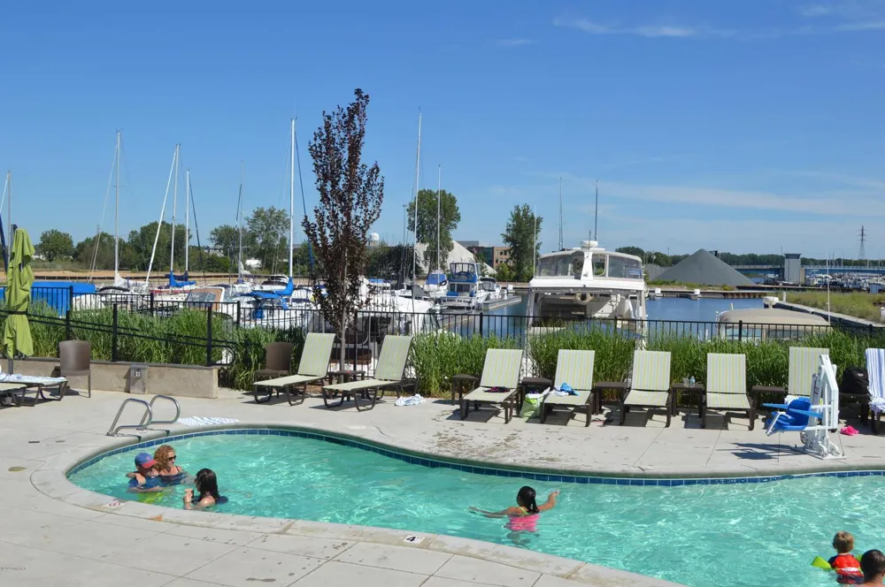800 Whitwam Drive #1 & 1A St. Joseph, MI 49085