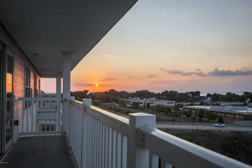 800 Whitwam Drive #1 & 1A St. Joseph, MI 49085