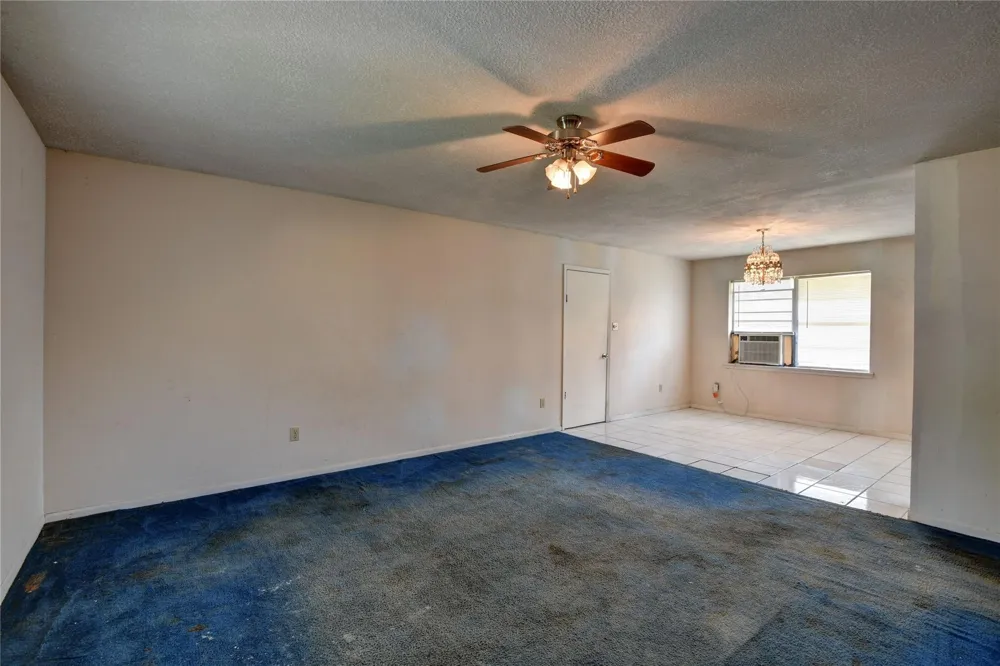 921 E 3rd Street Bellville, TX 77418