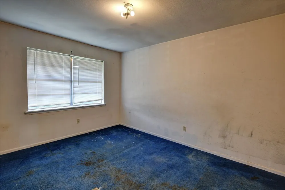 921 E 3rd Street Bellville, TX 77418
