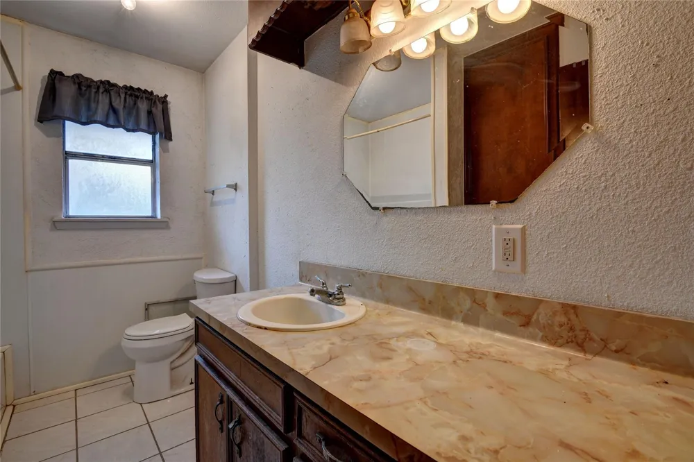 921 E 3rd Street Bellville, TX 77418