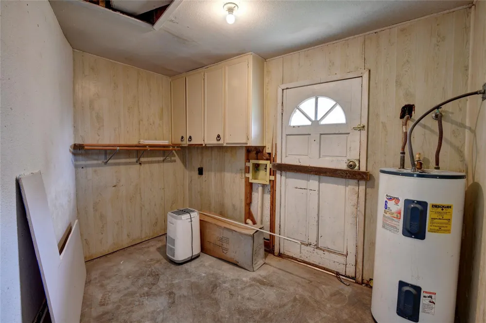 921 E 3rd Street Bellville, TX 77418