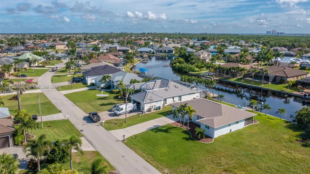 2219 SE 19 PL Cape Coral, FL 33990