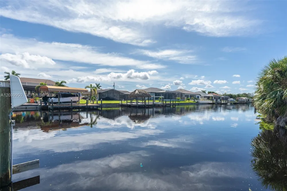 2219 SE 19 PL Cape Coral, FL 33990