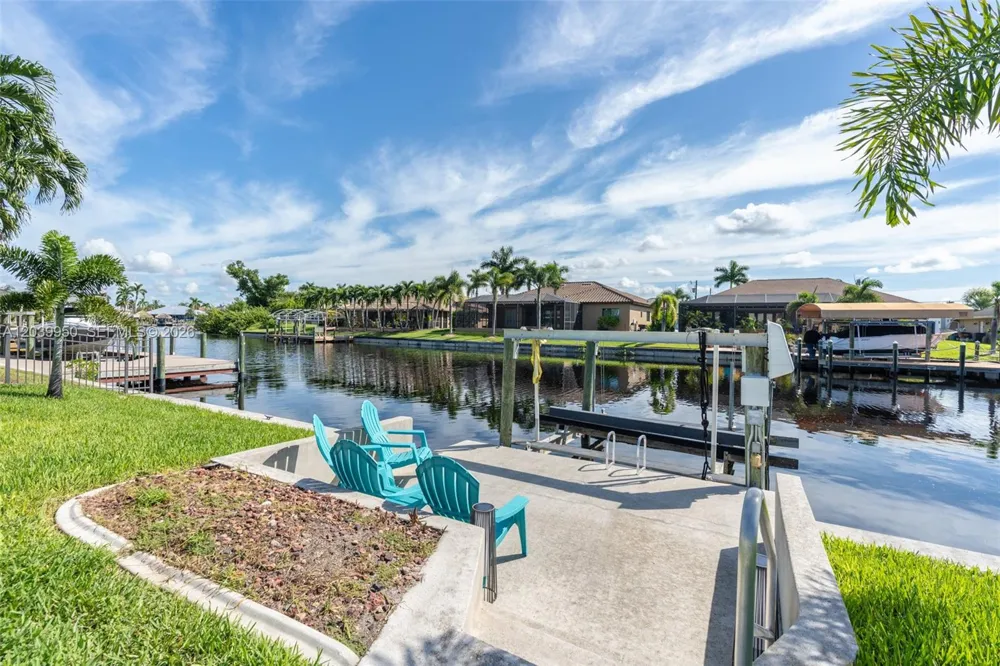 2219 SE 19 PL Cape Coral, FL 33990