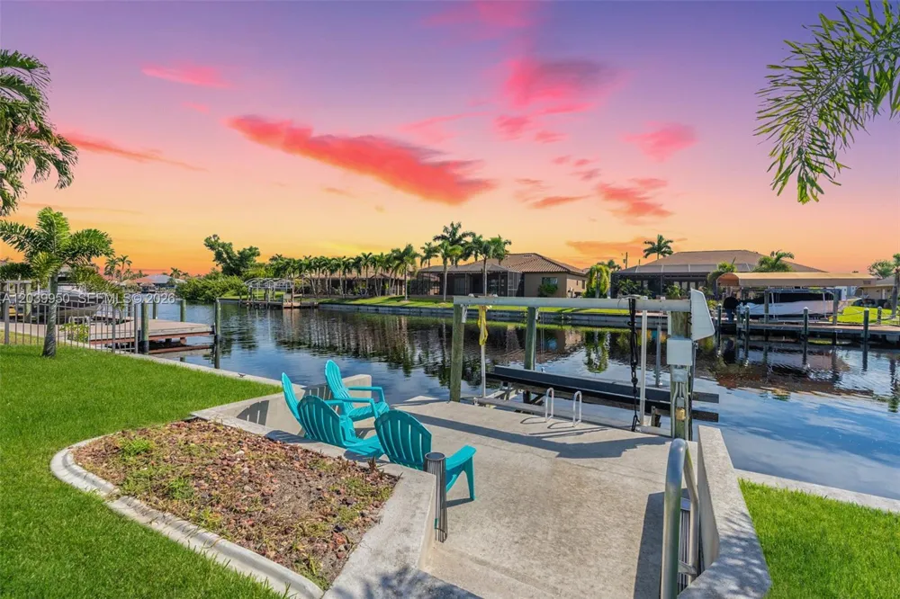2219 SE 19 PL Cape Coral, FL 33990