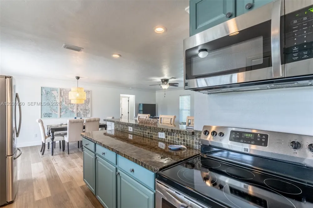 2219 SE 19 PL Cape Coral, FL 33990