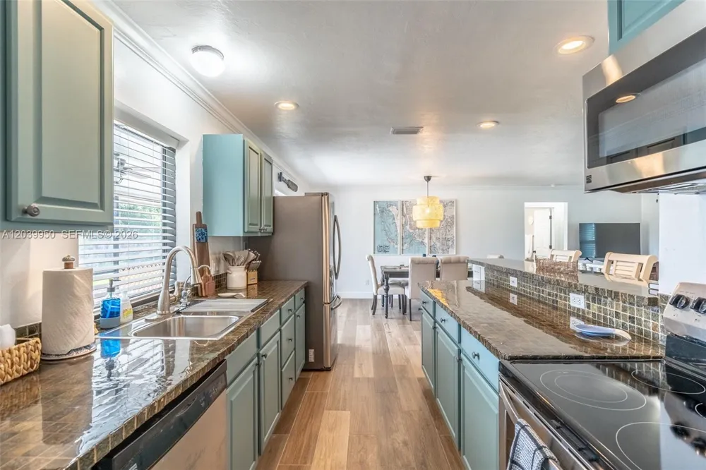 2219 SE 19 PL Cape Coral, FL 33990