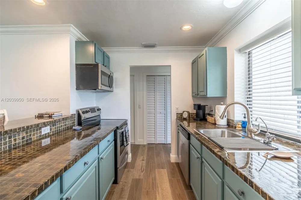 2219 SE 19 PL Cape Coral, FL 33990