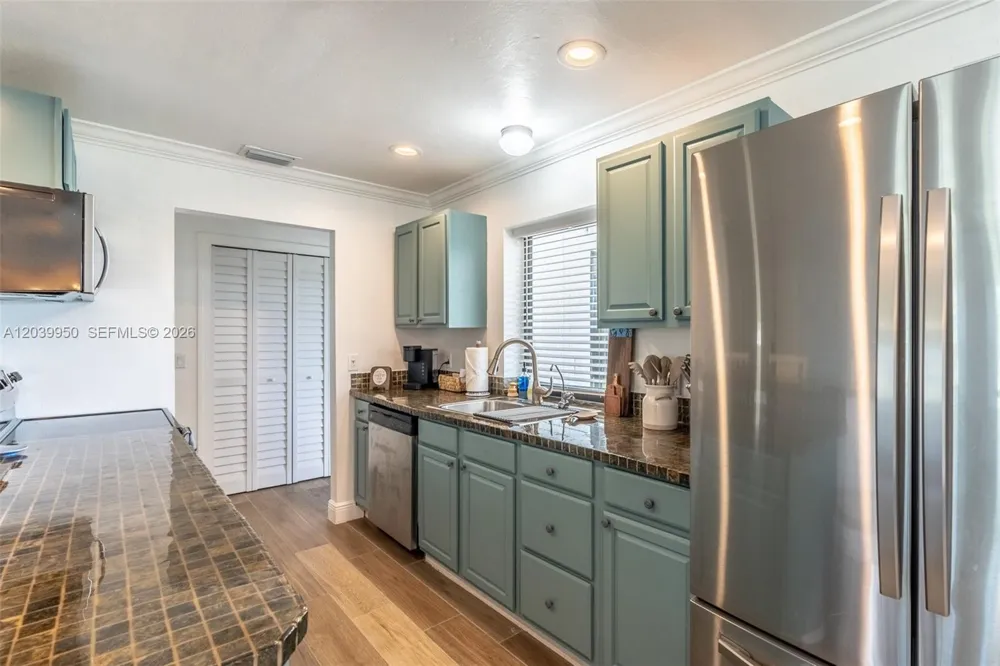 2219 SE 19 PL Cape Coral, FL 33990