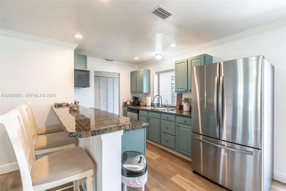 2219 SE 19 PL Cape Coral, FL 33990