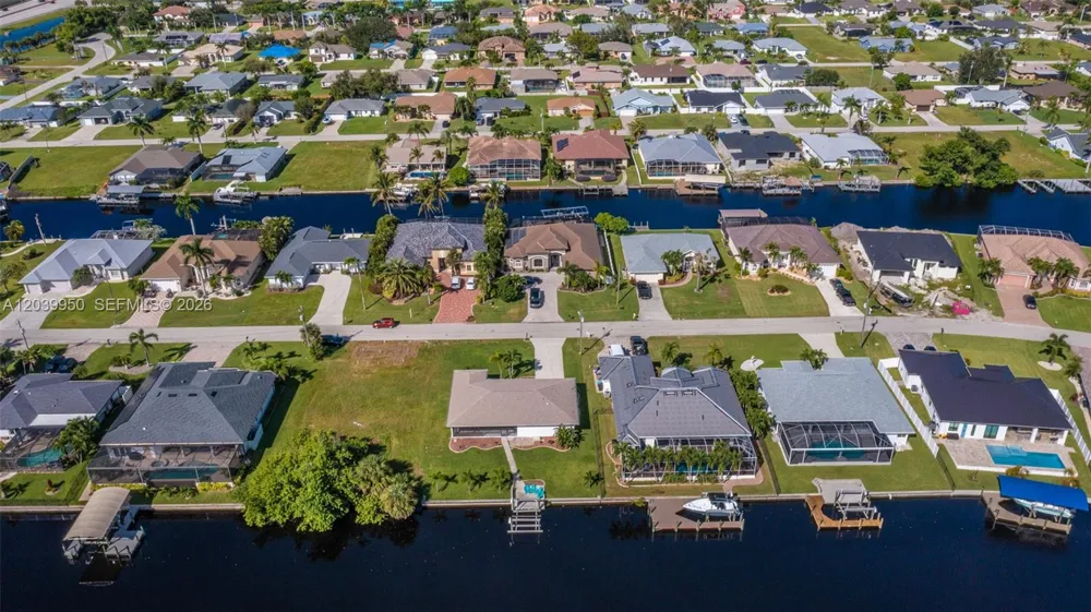 2219 SE 19 PL Cape Coral, FL 33990