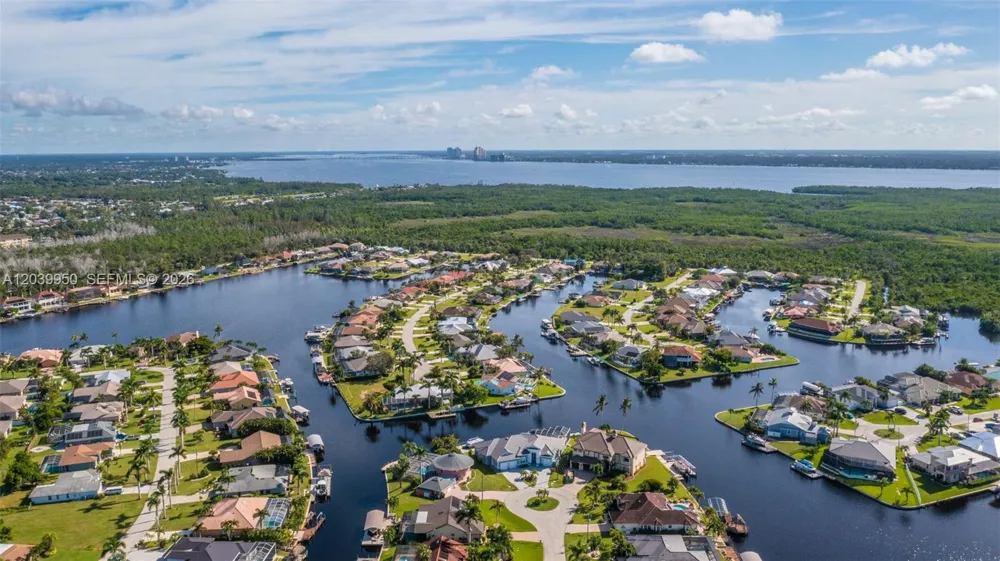2219 SE 19 PL Cape Coral, FL 33990