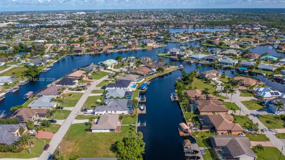 2219 SE 19 PL Cape Coral, FL 33990