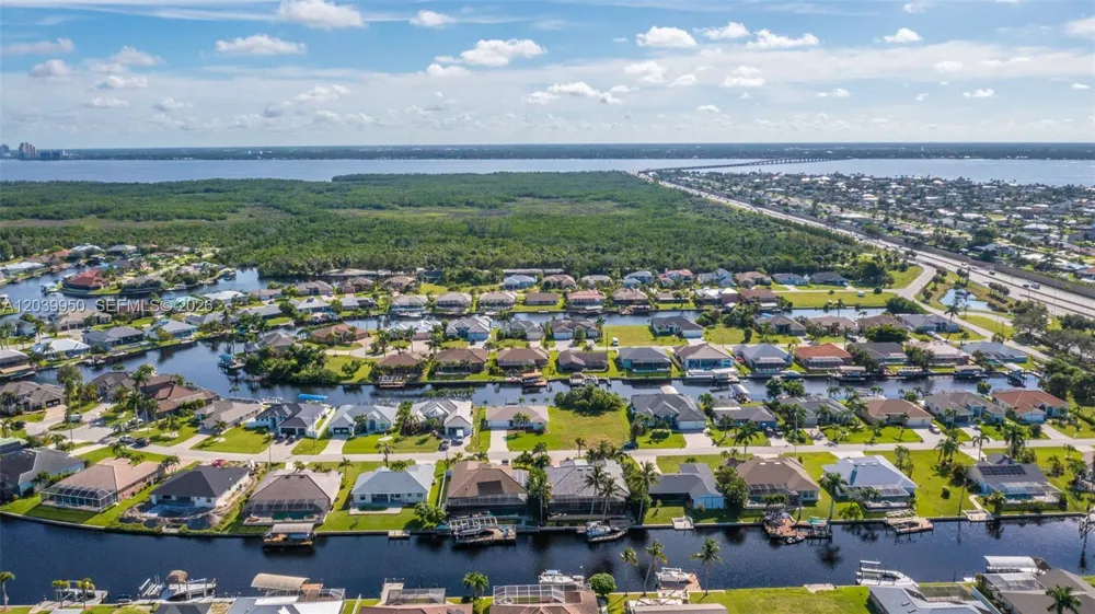 2219 SE 19 PL Cape Coral, FL 33990