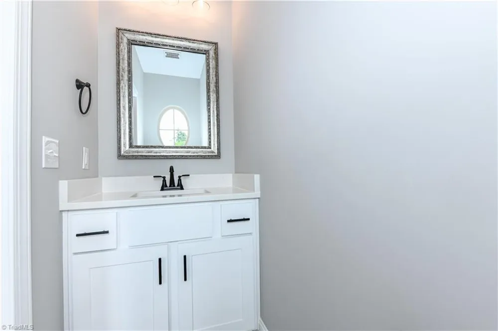 5483 Meadowlark Court Winston-Salem, NC 27106