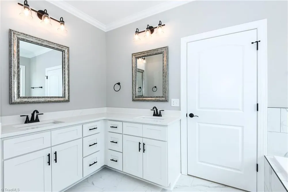 5483 Meadowlark Court Winston-Salem, NC 27106