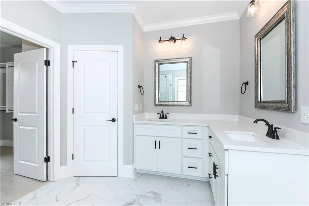 5483 Meadowlark Court Winston-Salem, NC 27106