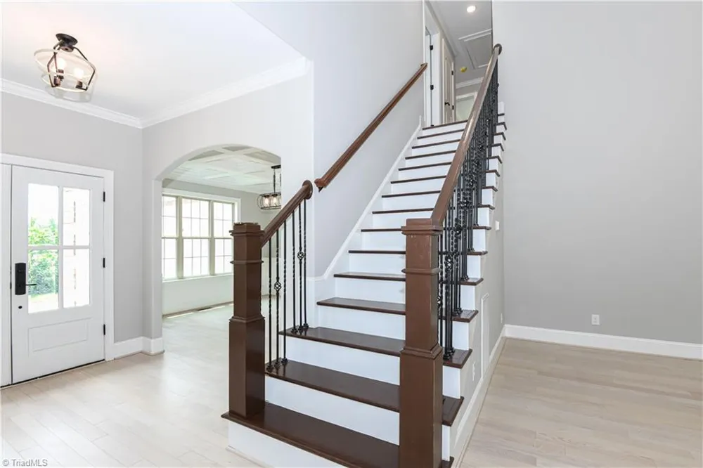 5483 Meadowlark Court Winston-Salem, NC 27106