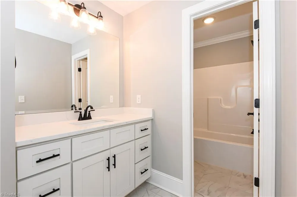 5483 Meadowlark Court Winston-Salem, NC 27106