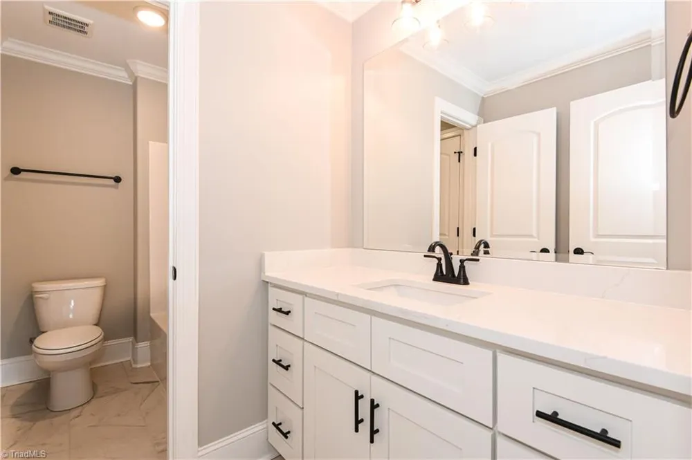 5483 Meadowlark Court Winston-Salem, NC 27106