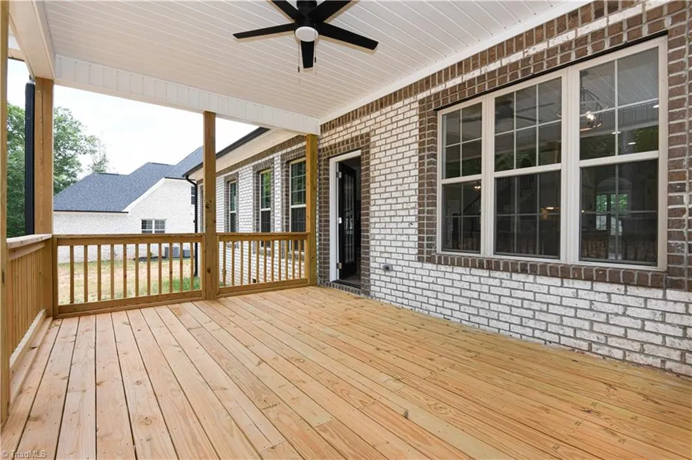 5483 Meadowlark Court Winston-Salem, NC 27106