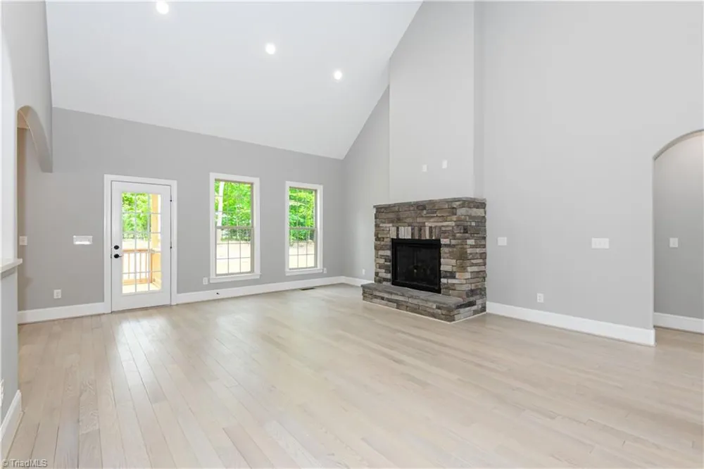 5483 Meadowlark Court Winston-Salem, NC 27106