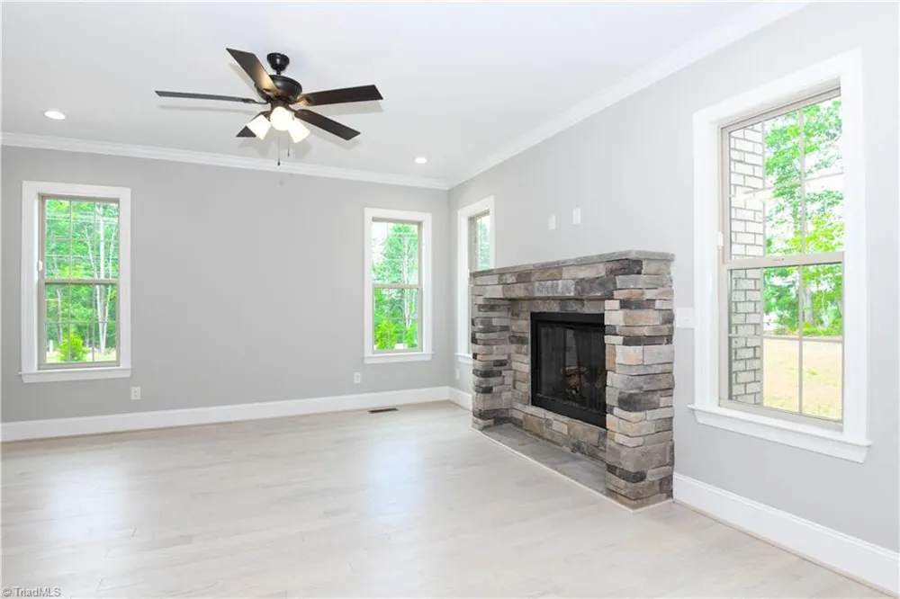 5483 Meadowlark Court Winston-Salem, NC 27106
