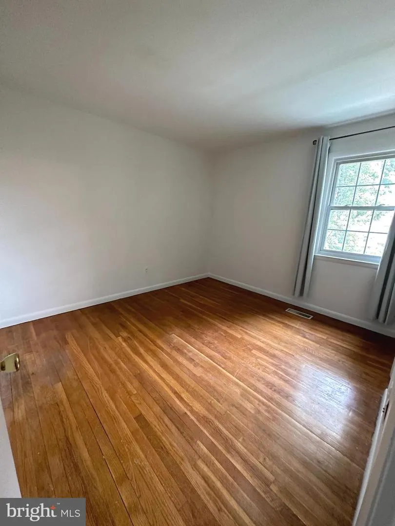13524 ELLENDALE DRIVE Chantilly, VA 20151