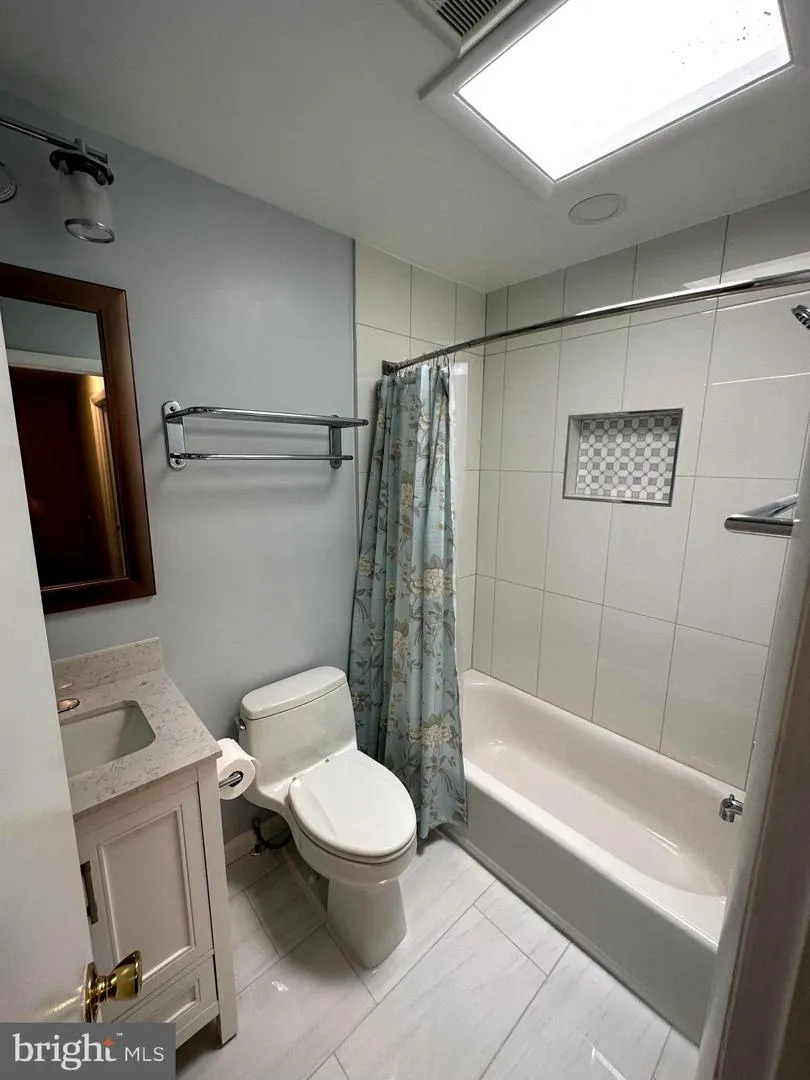 13524 ELLENDALE DRIVE Chantilly, VA 20151