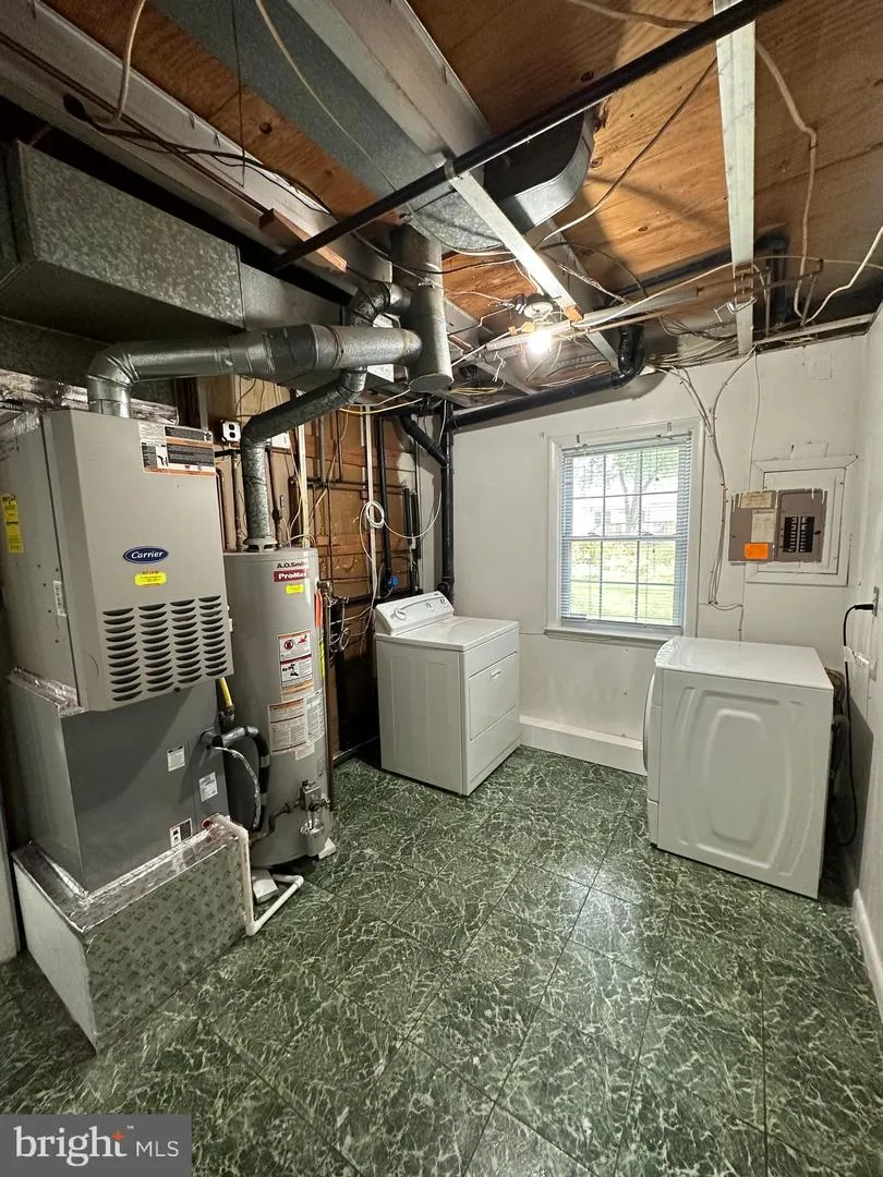 13524 ELLENDALE DRIVE Chantilly, VA 20151