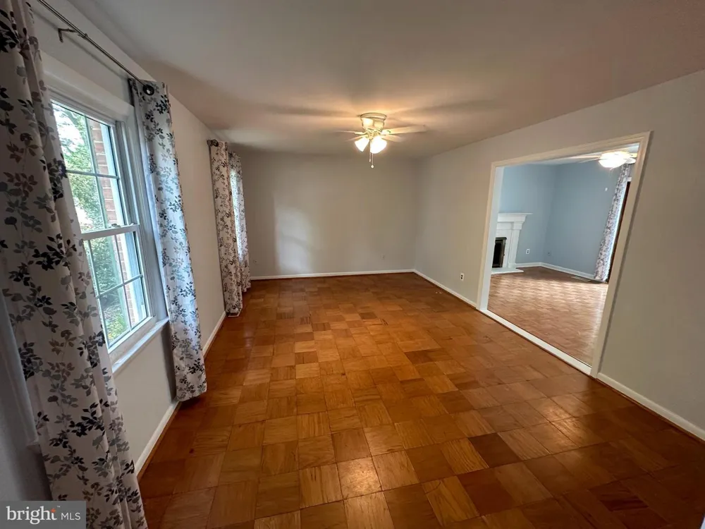 13524 ELLENDALE DRIVE Chantilly, VA 20151