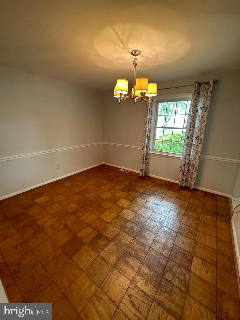 13524 ELLENDALE DRIVE Chantilly, VA 20151