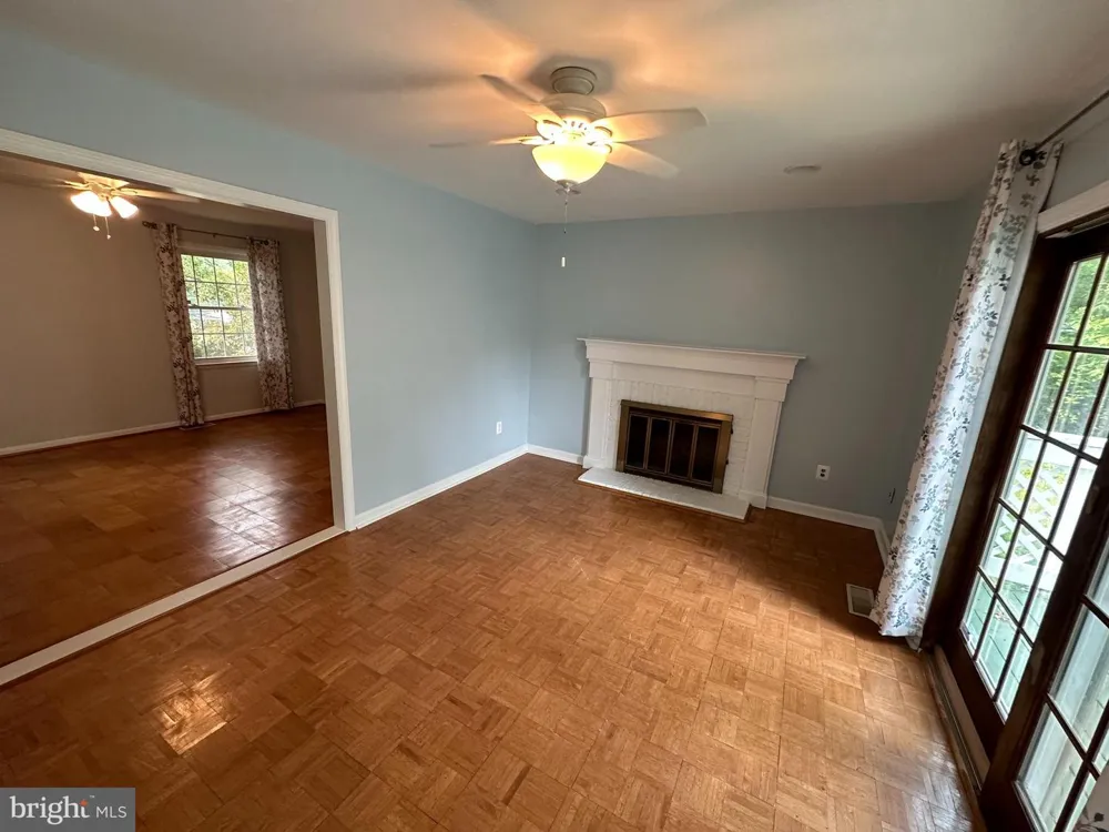 13524 ELLENDALE DRIVE Chantilly, VA 20151