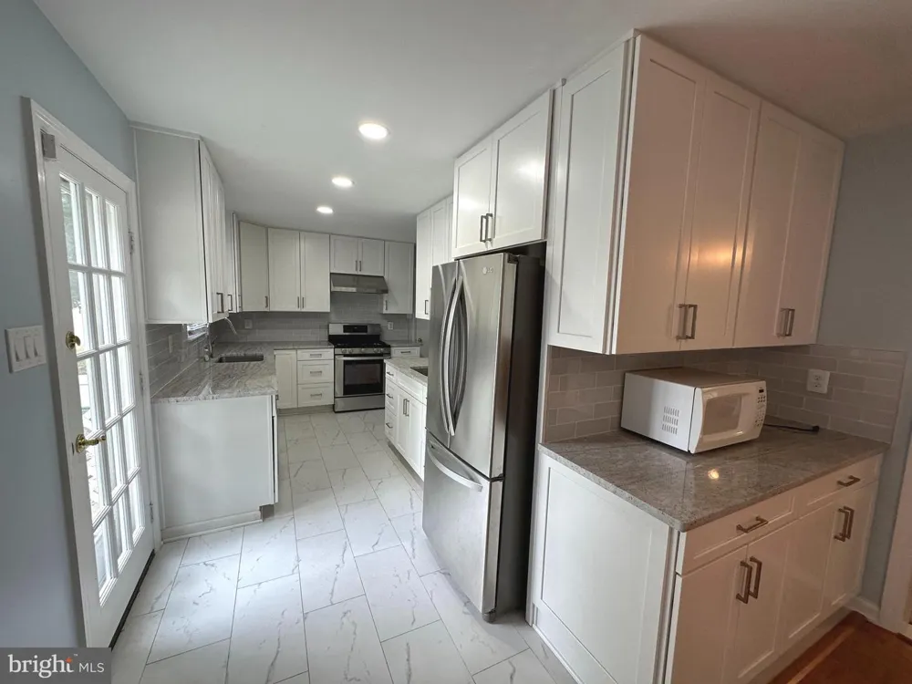 13524 ELLENDALE DRIVE Chantilly, VA 20151