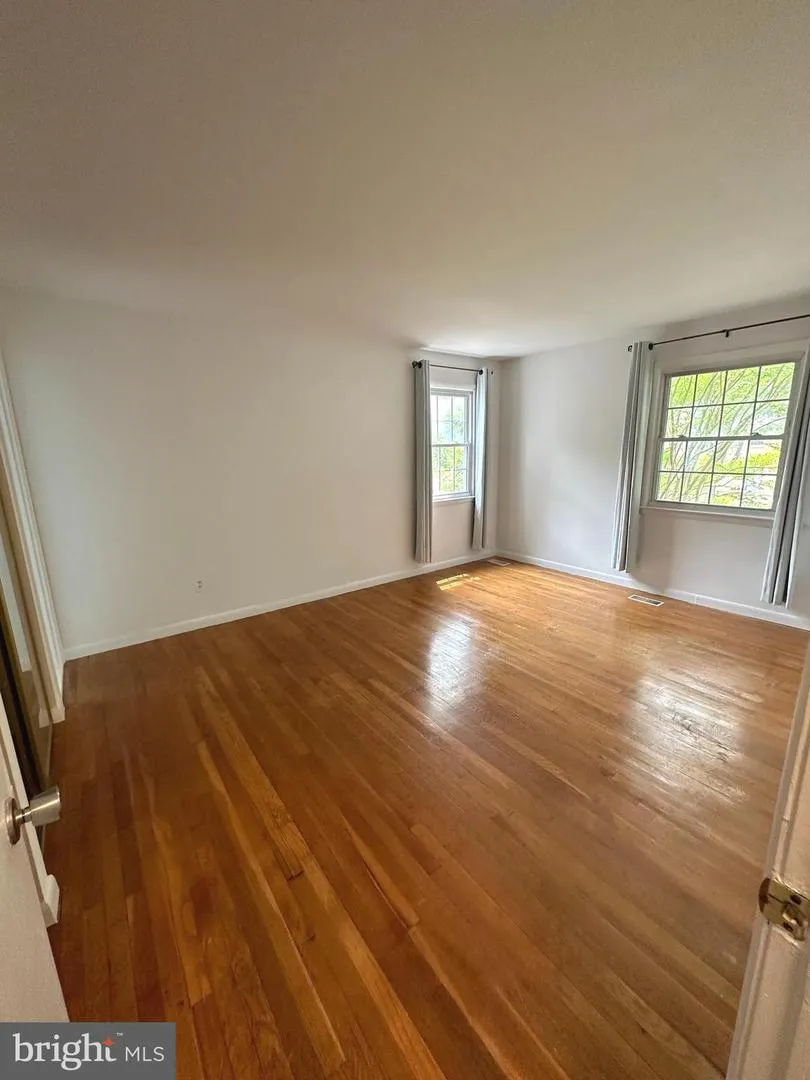 13524 ELLENDALE DRIVE Chantilly, VA 20151